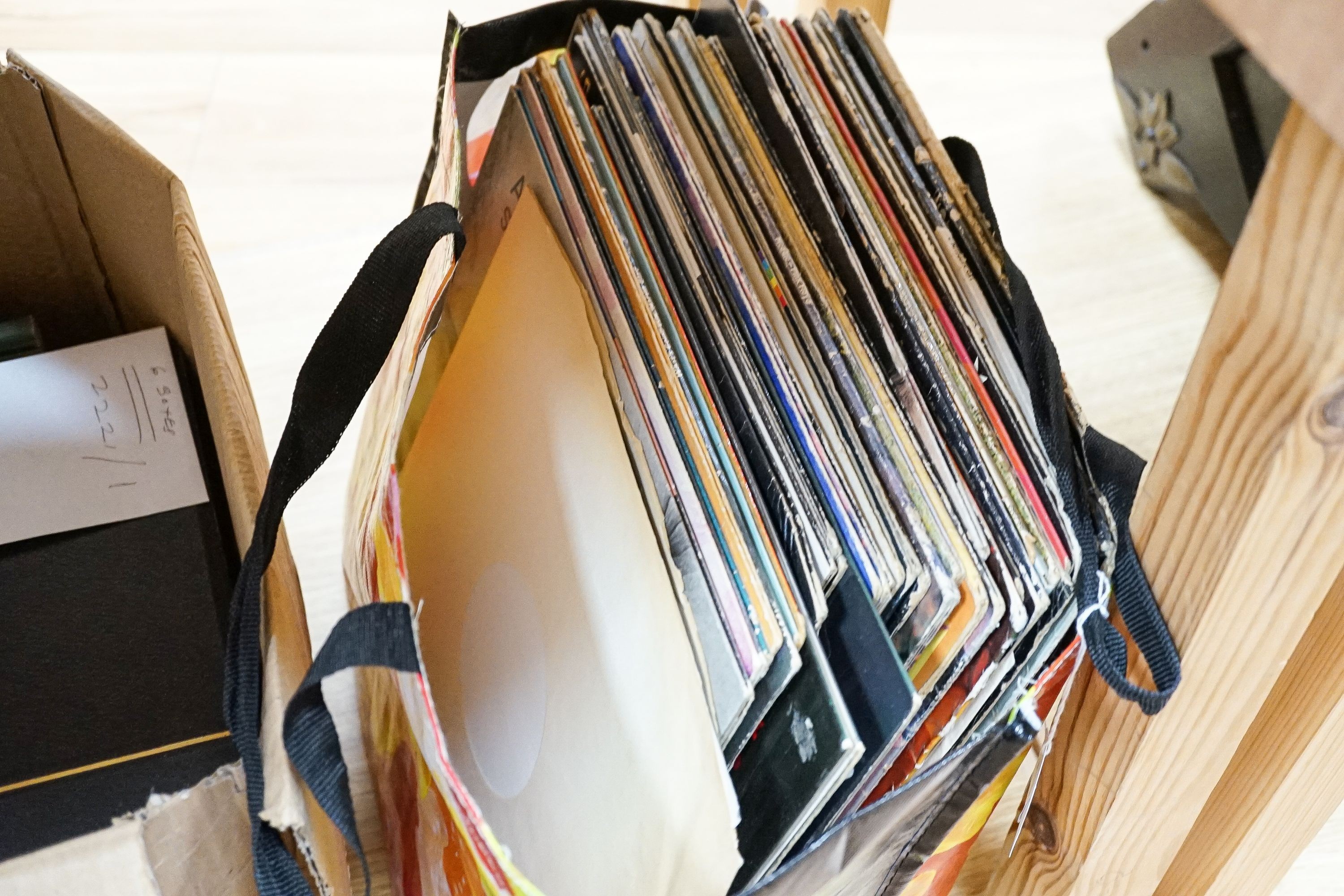 Mixed 1970's records, the Beatles, David Bowie, the Rolling Stones, Pink Floyd, Led Zeppelin etc.